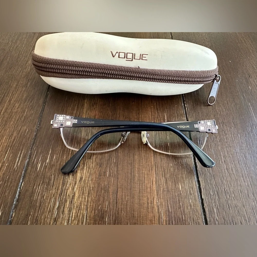 Vogue eye wear with glasses case